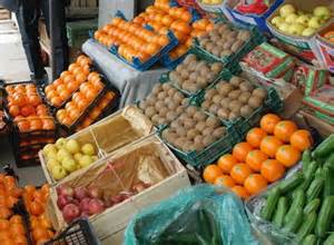 ناظران كنترل قيمت میوه ، به سركشي هر روزه بازار مشغول هستند/  توزيع از 25 اسفند آغاز و تا 11 فروردين 94 ادامه دارد