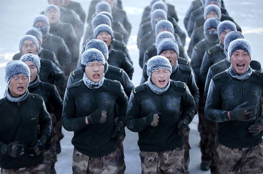 سربازان چینی در دمای زیر انجماد