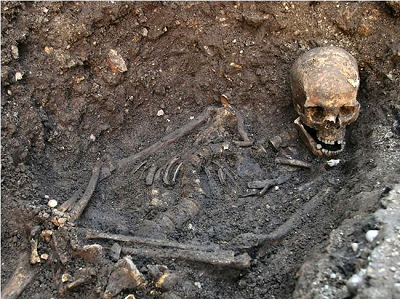 دفن شواهد و مدارکی که ثابت کننده تزلزل پادشاهی ملکه انگلستان است/ به دانشمندان اجازه تحقیق بیشتر نداده شد!