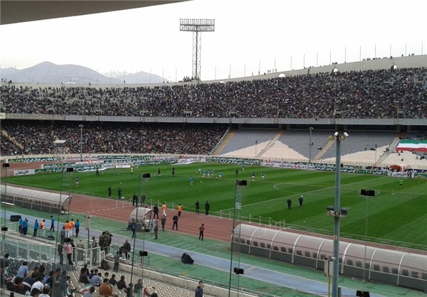 ورزشگاه آزادی توسط  هواداران افغانی قرق شد+عکس