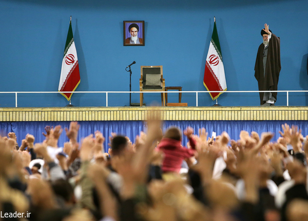 هزاران نفر از علما و قشرهای مختلف مردم قم با رهبر معظم انقلاب اسلامی دیدار کردند