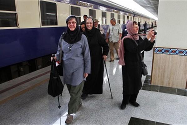بستن چمدان های آمریکایی برای سفر به ایران