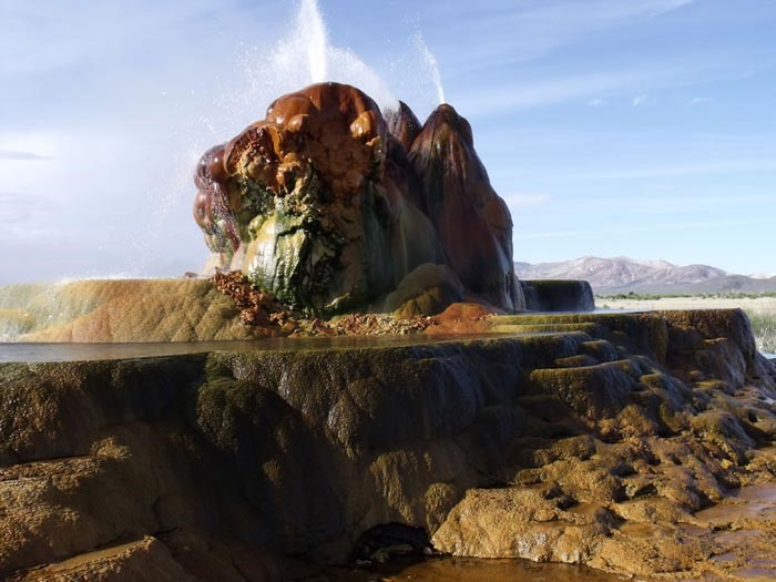 تصاویر دیدنی از عجیب ترین آب گرم دنیا در ایالت نوادای آمریکا