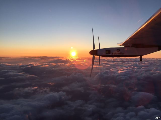 پرواز 120 ساعته هواپیمای خورشیدی - بدون توقف