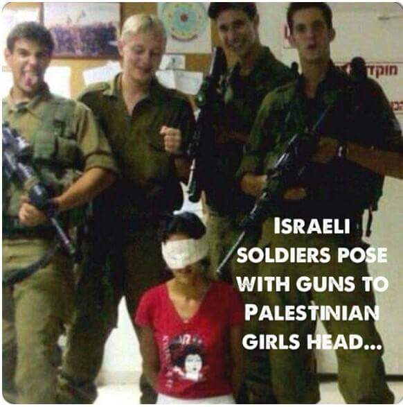تصویر مخرب چهار سرباز صهیونیستی با یک کودک فلسطینی