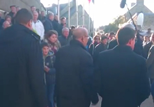 سیلی خوردن نخست وزیر سابق فرانسه از جوانی 18 ساله!/ فیلم