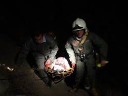 نجات جان یک زن و کودک از عمق 6 متری دره توسط آتش نشانان کرجی