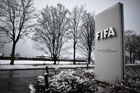مطالبه 18 میلیارد فدراسیون فوتبال از FIFA و AFC