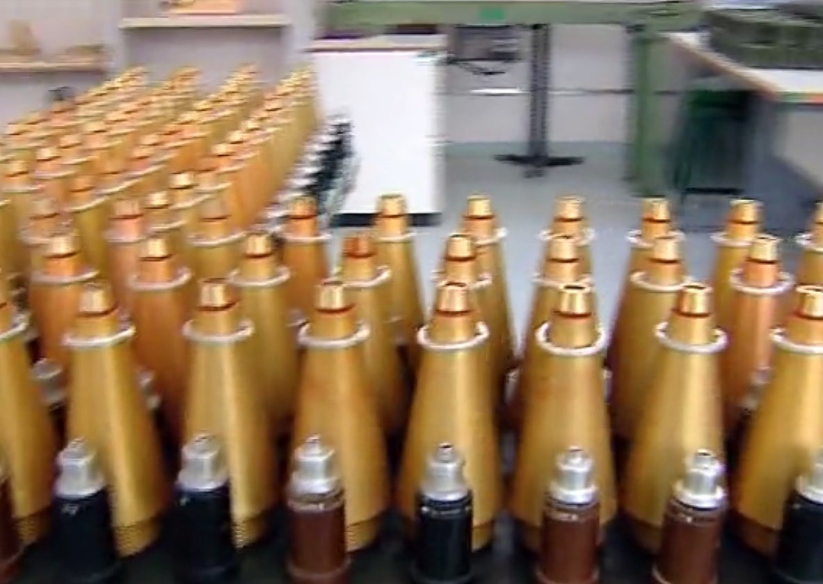 خطوط تولید فیوزهای موشک فاتح۱۱۰ و بمب‌های ۵۰۰پوندی افتتاح شد + تصاویر