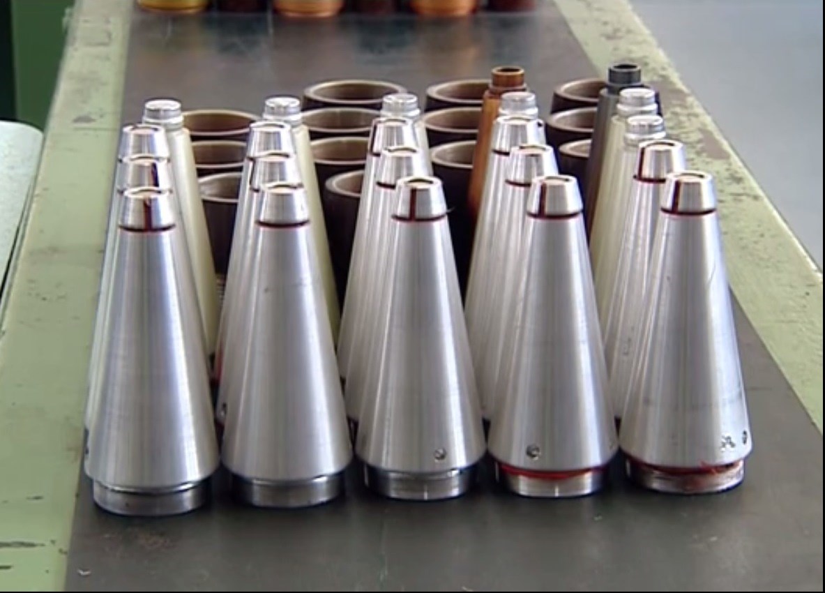 خطوط تولید فیوزهای موشک فاتح۱۱۰ و بمب‌های ۵۰۰پوندی افتتاح شد + تصاویر