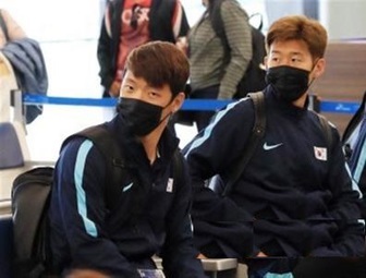 بازیکنان کره مجبورند در زمین ماسک هایشان را بردارند