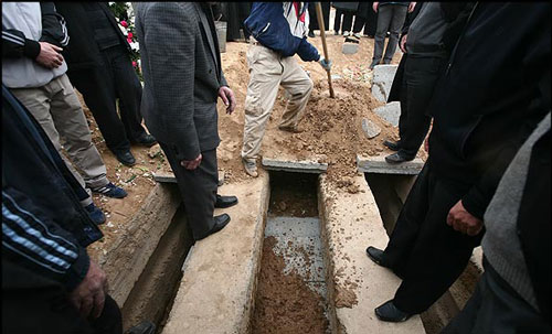شکاف طبقاتی جامعه مردگان کرج با سنگ قبرهای 200 هزاری تا 20 میلیون تومانی/ جذابیتی که دشمن اقتصاد مقاومتی است