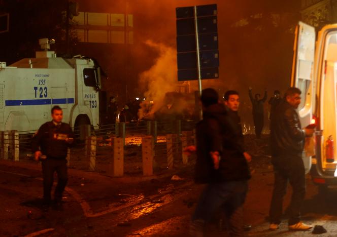 29 کشته و 166 زخمی در انفجارات پیاپی در نزدیکی استادیوم فوتبال در استانبول