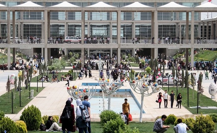 شاعرانی که به نمایشگاه بین‌المللی کتاب تهران می‌روند