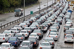 آزادراه قزوین-کرج و کرج-تهران  ترافیک سنگین است