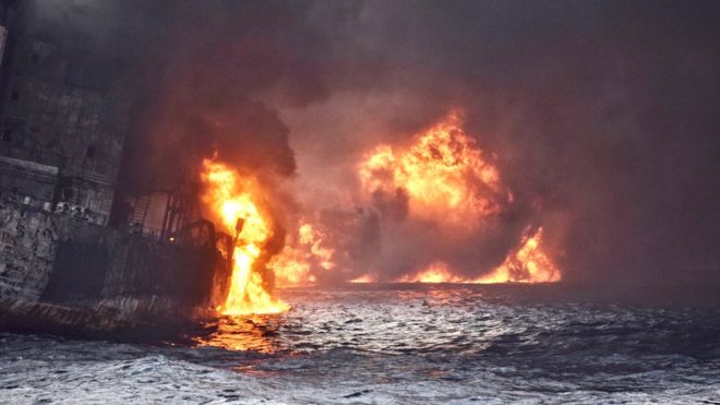 به گفته دولت چین، چهار لکه نفت از تانکر غرق شده سانچی دیده می شود