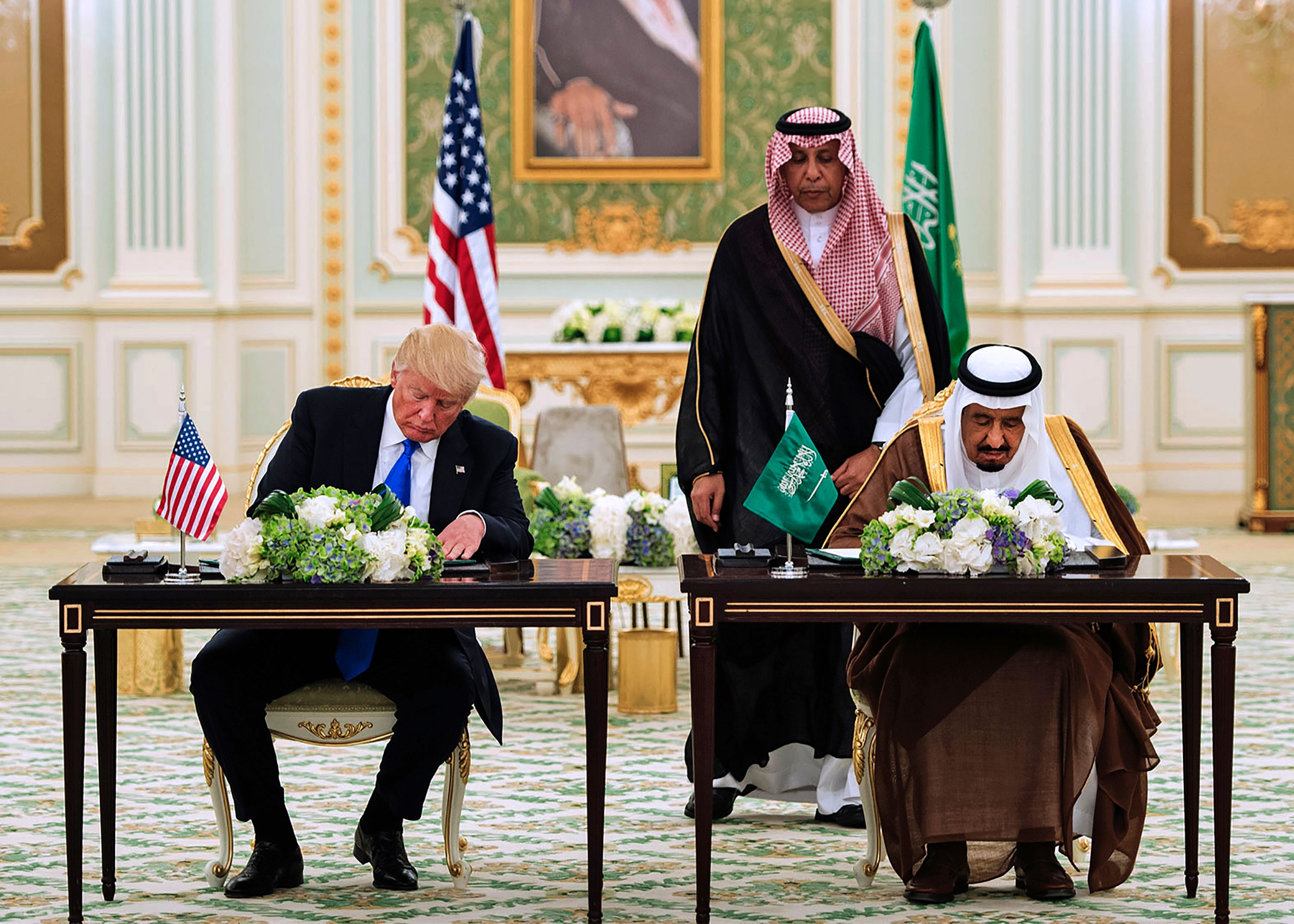آمریکا دلارهای عربستان را دوشید؛ تسلیحات موشکی ایران لاغر می شود؟!