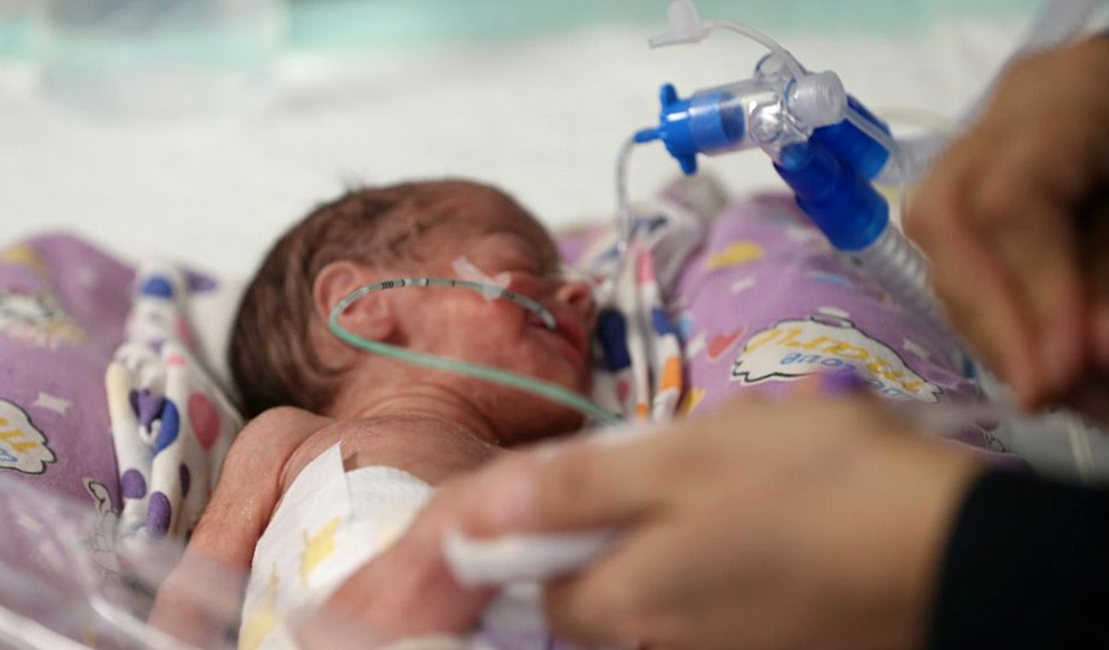 مرگ نوزاد ۳ ماهه در پی مسمومیت با مواد مخدر/ سوزاندن کودک با سیخ داغ