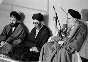 امام خمینی (ره): يک نفر را مثل آقاى خامنه‌ای پيدا بکنيد که متعهد به اسلام باشد و خدمتگزار پیدا نمی‌کنید/ فیلم