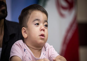 کودک معروف حاضر در حادثه خونین تهران/ فیلم