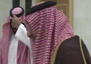 حرکت عجیب محافظ، هنگام بیعت دو ولیعهد سعودی/ فیلم