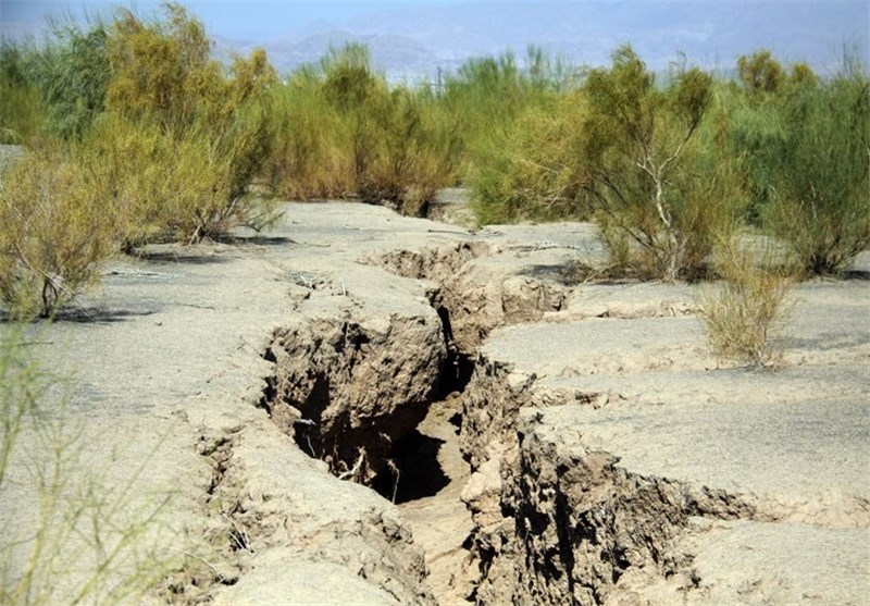 تهدید جدی کم آبی با افت یک متری آب‌های زیرزمینی و نشست زمین در یزد