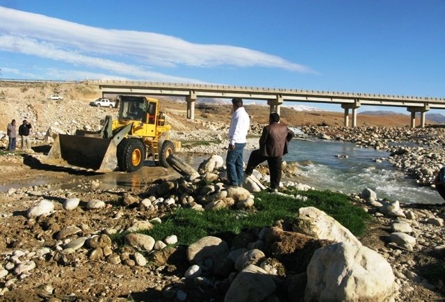 حریم عمومی رودخانه ها منبع کسب درآمد شخصی سودجویان/دسترسی به کرانه رودخانه غیرممکن است
