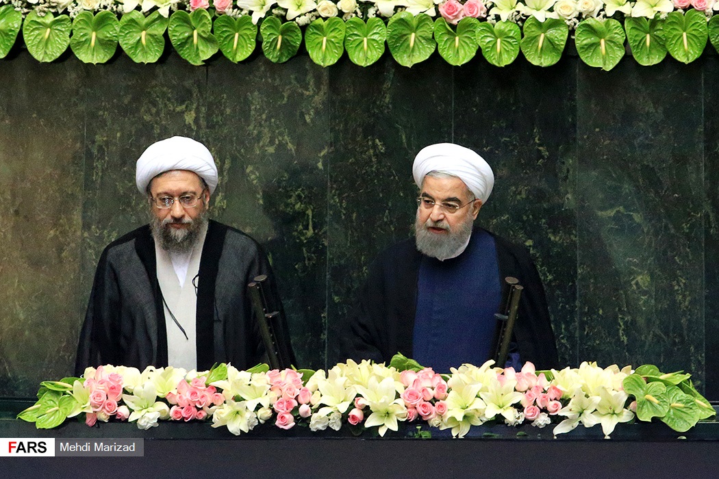رئیس‌جمهور سوگند یاد کرد/ روحانی: برخورد یکپارچه دولت و ملت در صورت نقض برجام/ لاریجانی: دولت آینده به حل چالش‌های اصلی کشور بپردازد