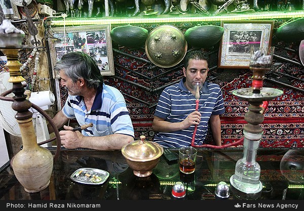 قهوه خانه دیروز تاچایخانه امروز/مسئولیت سنگین خانواده وجامعه در قبال جوانان