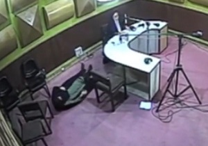 حمله قلبی گوینده خبر رادیو گلستان، حین اجرای زنده + فیلم