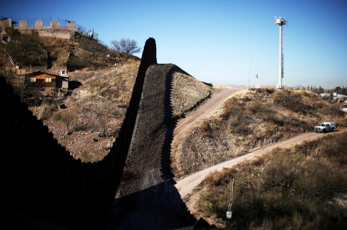 دیدار ترامپ از شهر آریزونا برای ساخت دیوار مرزی بین آمریکا و مکزیک