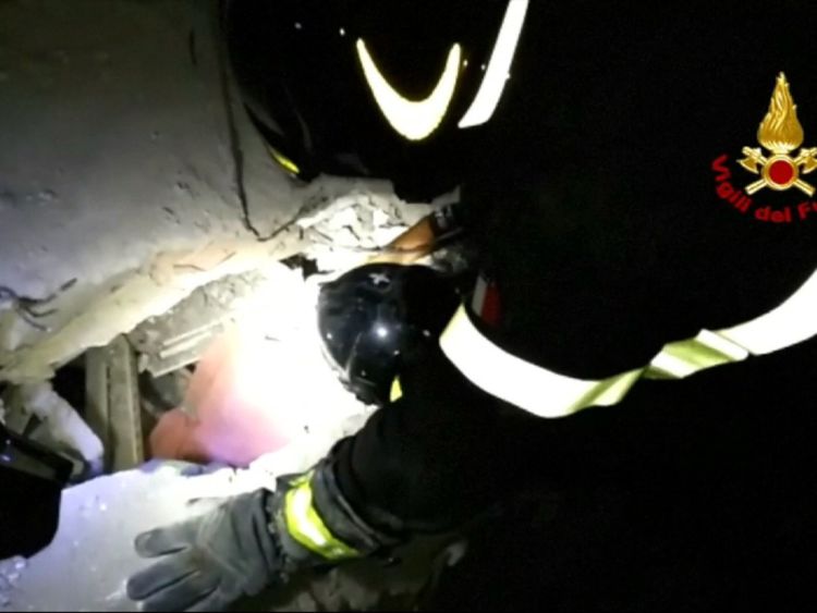 1 کشته و 25 زخمی در پی وقوع زلزله در ایتالیا