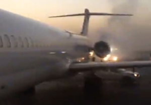 آتش گرفتن هواپیما هنگام بلند شدن از فرودگاه اهواز + فیلم