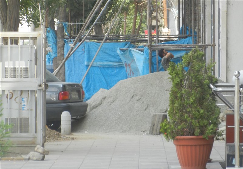 دردسرهای ساخت وساز برای شهروندان کرج/بستن پیاده رو تاسقف اول ساختمان مجاز است