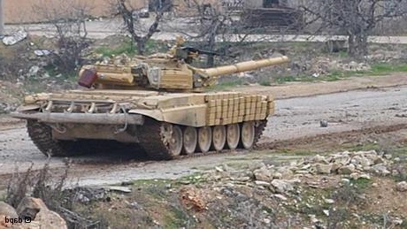 لحظه هدف قرار گرفتن چند داعشی توسط تانک ارتش سوریه + فیلم