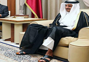 دمپایی‌های امیر قطر در دیدار ظریف حاشیه ساز شد! + فیلم