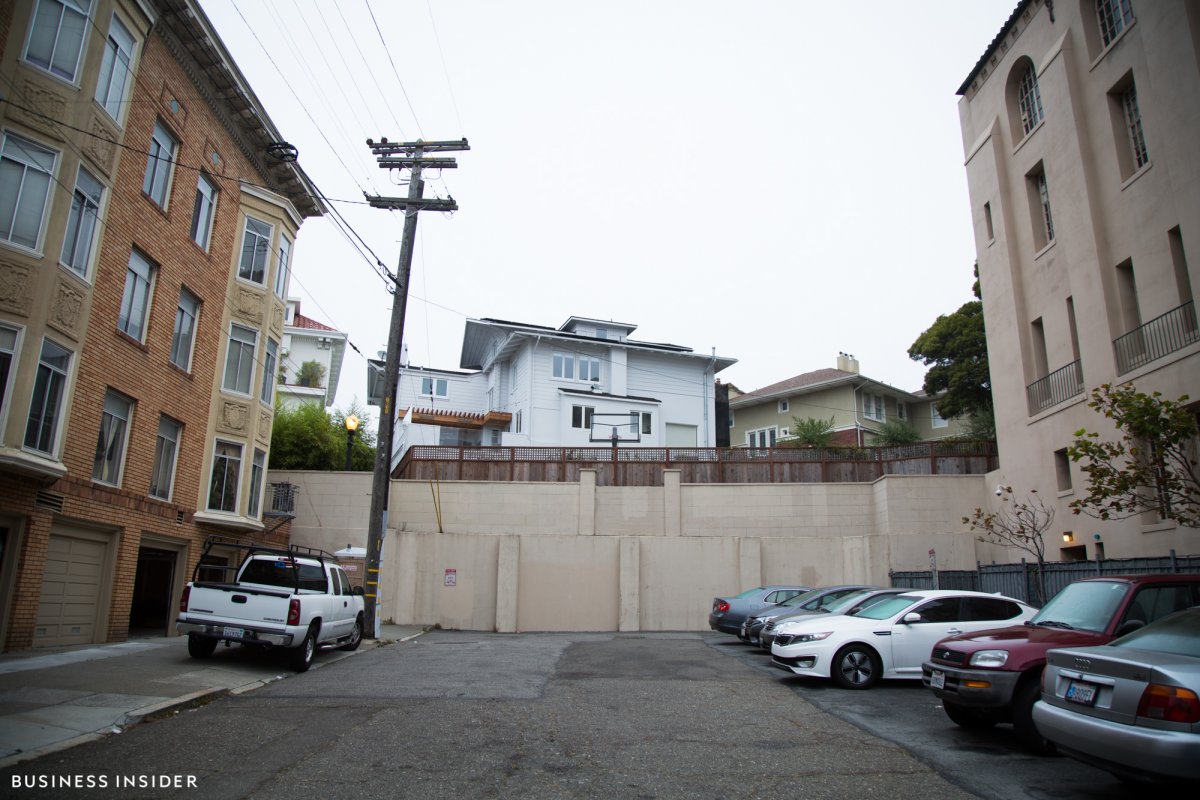 یک زوج یکی از منحصر به فردترین خیابان های سان فرانسیسکو را 90،000 دلار خریدند
