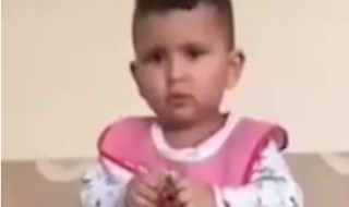 خشم کاربران برای درخواست عجیب مرد سعودی از فرزند دوساله اش + فیلم