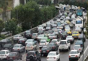 ترافیک در آزادراه کرج-تهران سنگین است/ بارش باران در استان‌های شمالی و غربی کشور