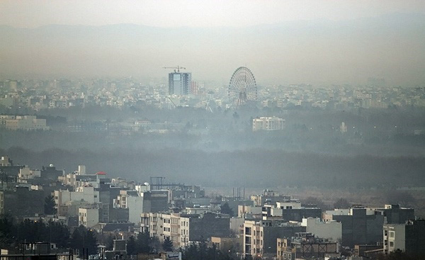 چشم انداز غبار آلود کرج نیاز به درمان دارد/ ترافیک آزاد راه تهران - کرج - قزوین یکی از کانون‌های آلایندگی هواست