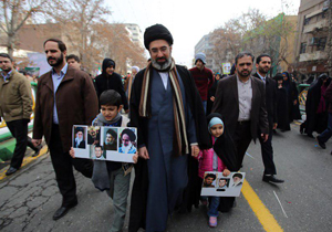 حضور حجت الاسلام مجتبی خامنه‌ای در مراسم تشییع پیکر شهید حججی + فیلم