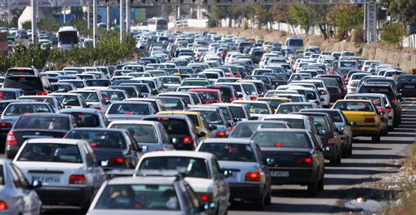 عوامل موثر در ترافیک آزادراه تهران-کرج/ وجود نیوجرسی ها ترافیک را در اتوبان پس می زند/ ورودی و خروجی های کرج استاندارد نیست