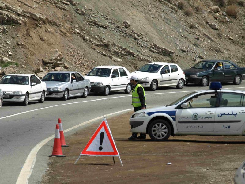 اعزام تیم های پلیس راه البرز به مرز مهران/ پیش بینی ترافیک سنگین همزمان با اربعین در البرز/ محدودیت های ترافیکی در جاده کرج - چالوس اجرا می شود