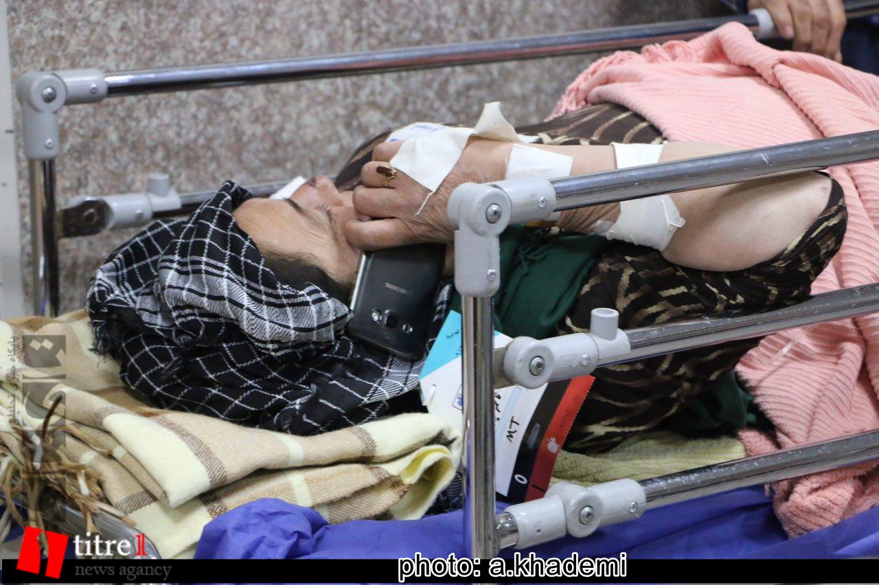 استاندار البرز از مصدومان زلزله کرمانشاه در کرج عیادت کرد + تصاویر
