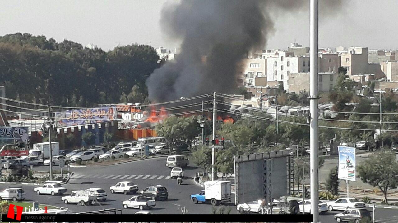 آتش سوزی در میدان جمهوری کرج/ آتش نشانی در محل حادثه حضور یافت + تصاویر