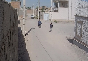 لحظه سرقت مسلحانه از عابر پیاده در ایرانشهر + فیلم