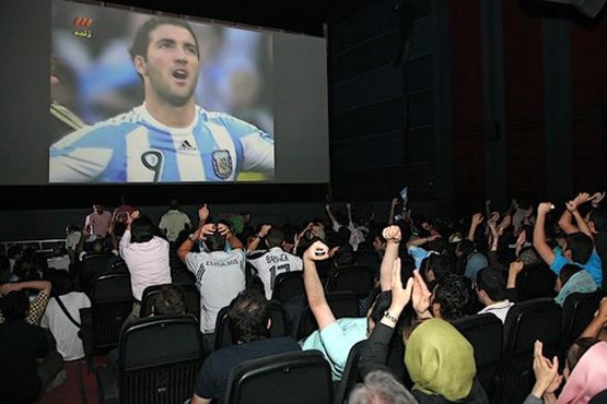 با پخش بازی های جام جهانی در سینما موافقت شد