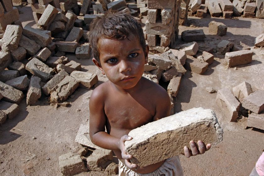 کودکان کار زیر تیغ بهره کشی، محدودیت اعتبارات و قاچاق/ 70 درصد کودکان خیابانی کرج، اتباع بیگانه هستند