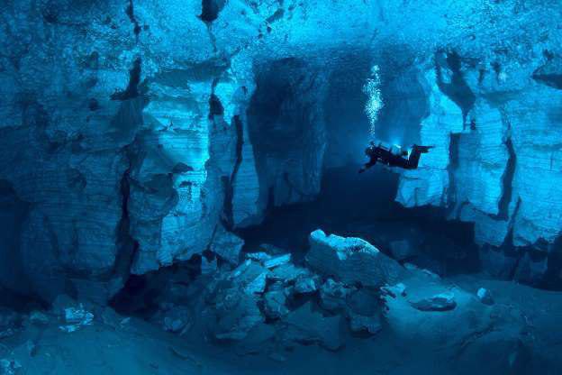 غارهای شگفت انگیز زیر آب