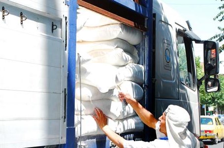 توافق شرکت خلیج فارس با رانندگان کامیون معترض/ حمل آرد از سر گرفته می شود